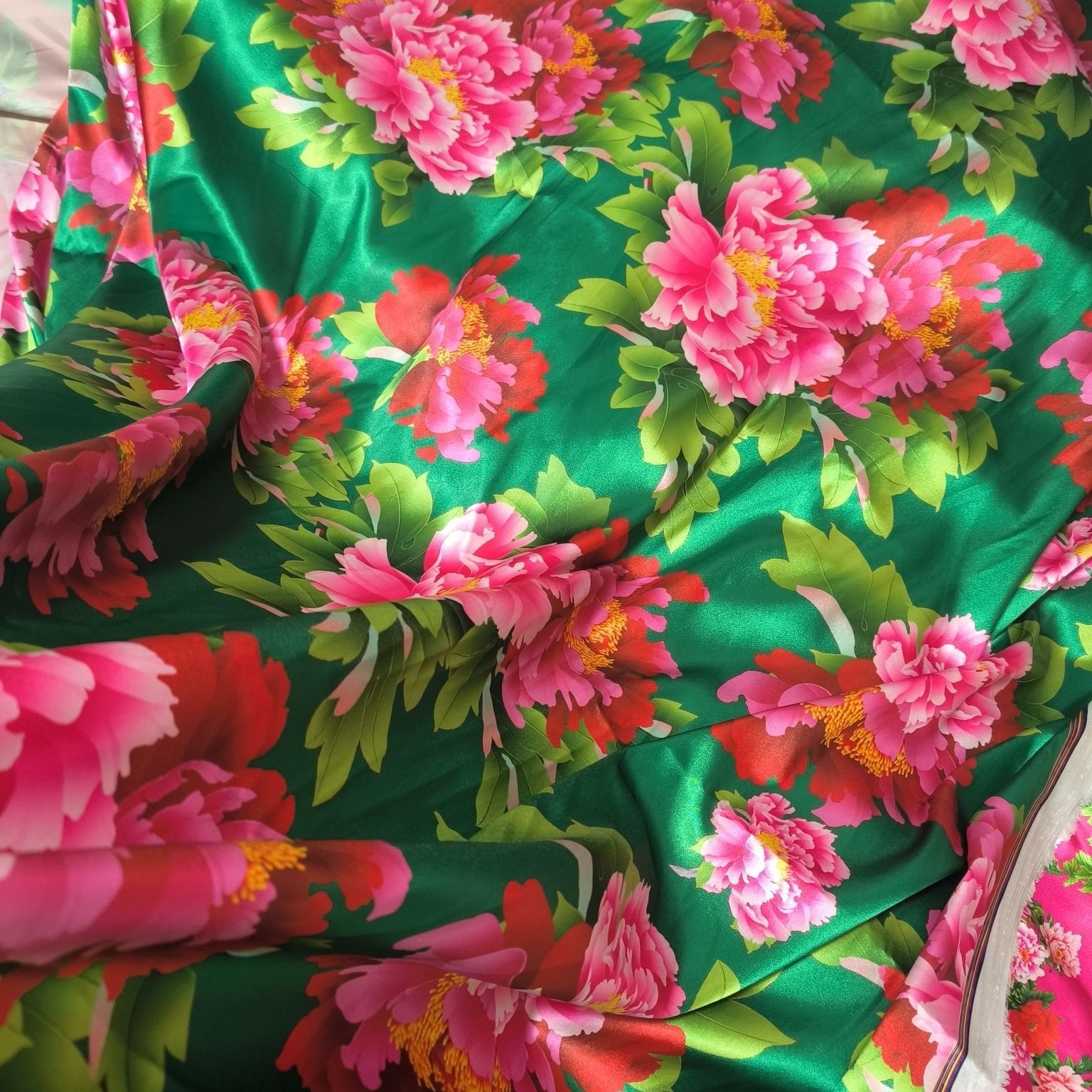 ผ้าซาตินอะซิเตทพิมพ์ลายดอกไม้  - Sewing Textiles บทวิจารณ์และราคา